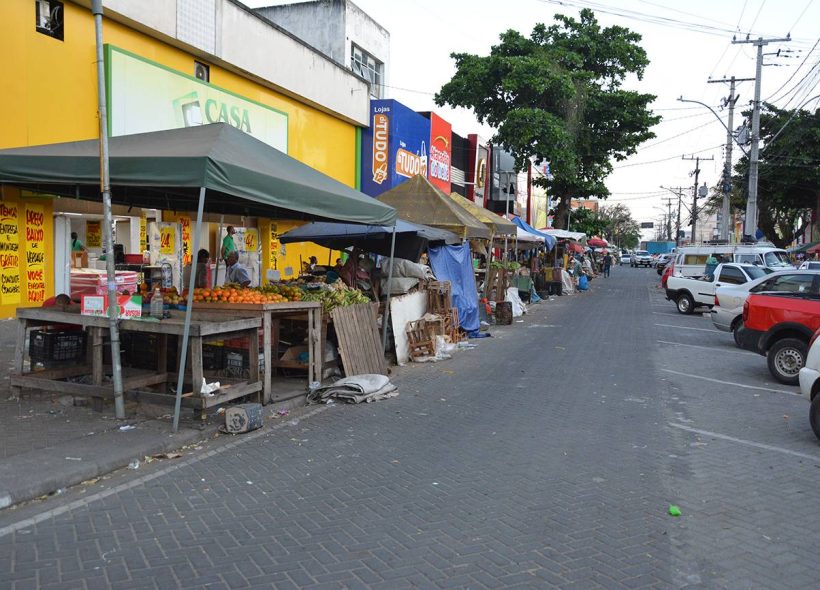 Barracas de feirantes da rua Marechal Deodoro terão baú; nova licitação será realizada