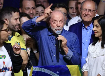 “Vamos mudar o jeito de governar este país”, diz Lula após vencer eleição presidencial pela quarta vez