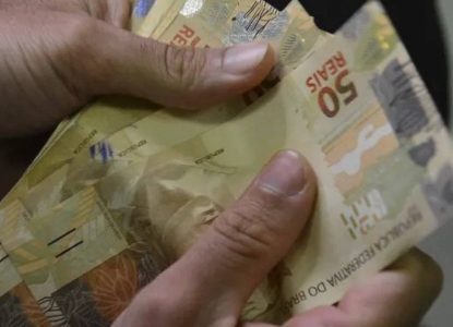 Salário mínimo deve subir para R$ 1.741 em 2027, diz ministro