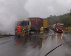 Incêndio e colisão de veículos causam interdição na BR-242 na Bahia