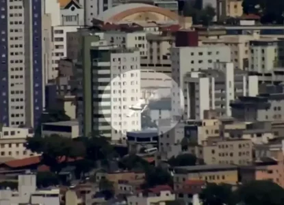 Avião cai, bate em prédio e deixa dois mortos em Belo Horizonte, Minas Gerais