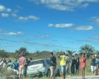 Dois jovens morrem após acidente entre moto e carro na BR-324, em Jacobina