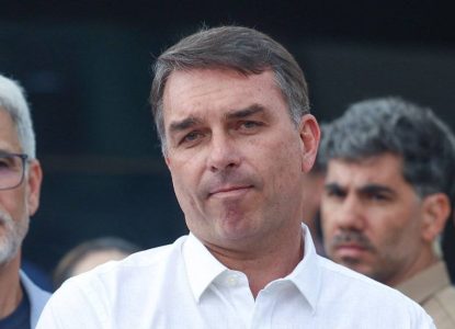 Flávio Bolsonaro pede mais duas horas de votação no Sul e Sudeste do Brasil