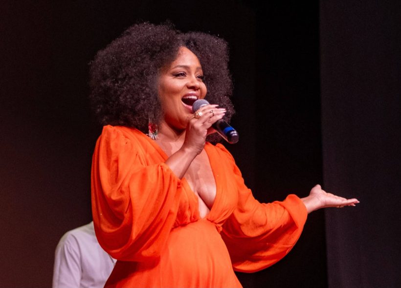 Carol Pereyr apresenta show “Do Recôncavo ao Sertão” no teatro do CUCA