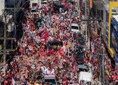 Jerônimo Rodrigues promove ato de campanha à reeleição no centro de Feira de Santana