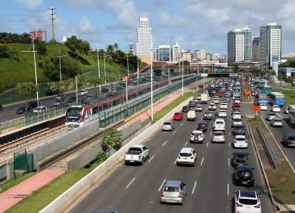 Proprietários de veículos com placas de finais 5 e 6 têm desconto de 8% no IPVA