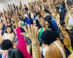 Professores da rede privada da Bahia aprovam estado de greve após impasse com donos de escolas