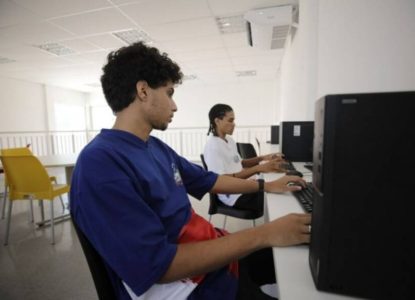 Secretaria de Educação estabelece diretrizes para uso da inteligência artificial em salas de aula na Bahia