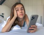 Medo de ficar de fora: como “FOMO” pode afetar autoestima, sono e qualidade de vida 