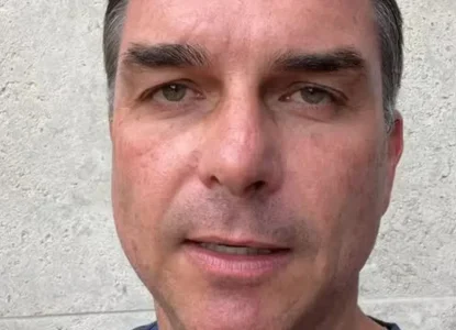 Controle de imigração da Argentina diz que não tem registro da entrada de Flávio Bolsonaro no país