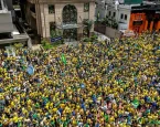 Campanha de Flávio Bolsonaro realiza ato político na Avenida Paulista, em São Paulo