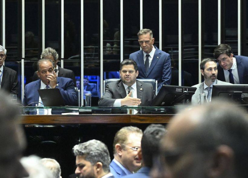 Senado anula norma sobre aborto legal em crianças vítimas de estupro
