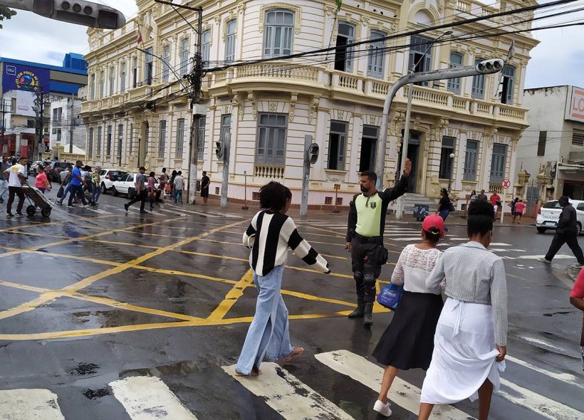 SMT vai revitalizar faixas de pedestre em Feira de Santana após chuvas