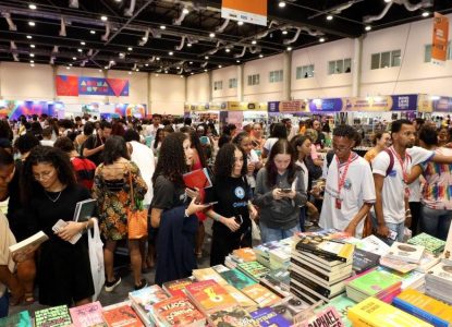 Bienal do Livro da Bahia chega ao último dia em Salvador; confira programação