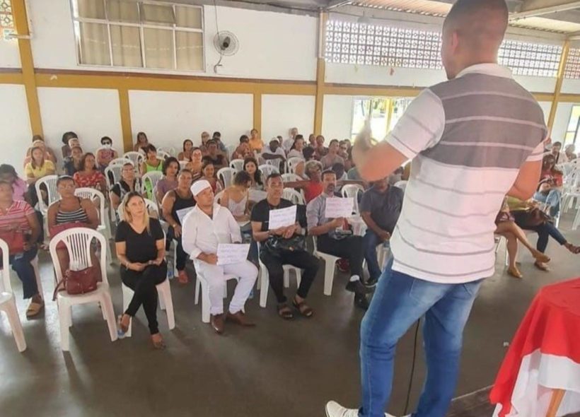 Professores da rede pública municipal declaram greve em Lauro de Freitas