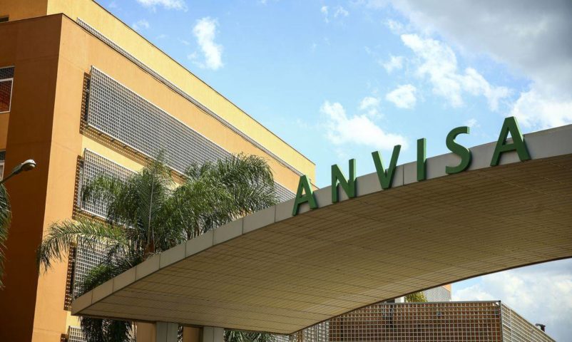 Anvisa manda recolher água oxigenada e proíbe gloss orgânico por irregularidades; confira marcas