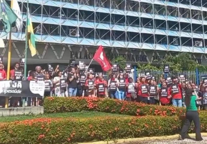 Servidores do Estado realizam ato público para protestar contra aumento da contribuição do Ipesaúde