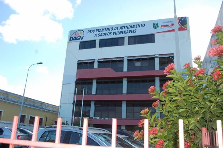 Presa quadrilha especializada em extorquir gays e bissexuais e ameaçar familiares das vítimas