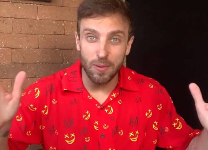 Humorista Léo Lins é condenado pelo Tribunal de Justiça de Sergipe por fazer piadas com surdos