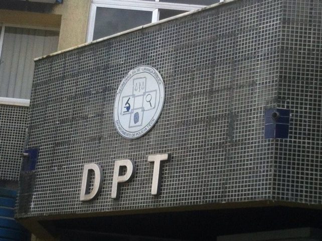 Feto de cinco meses é encontrado em terreno baldio em Feira de Santana