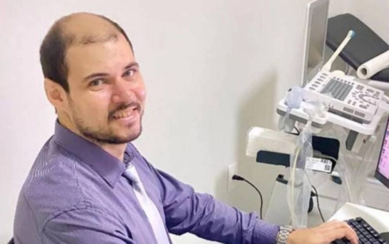 Médico de 34 anos morre após carro colidir com uma vaca na BA-263