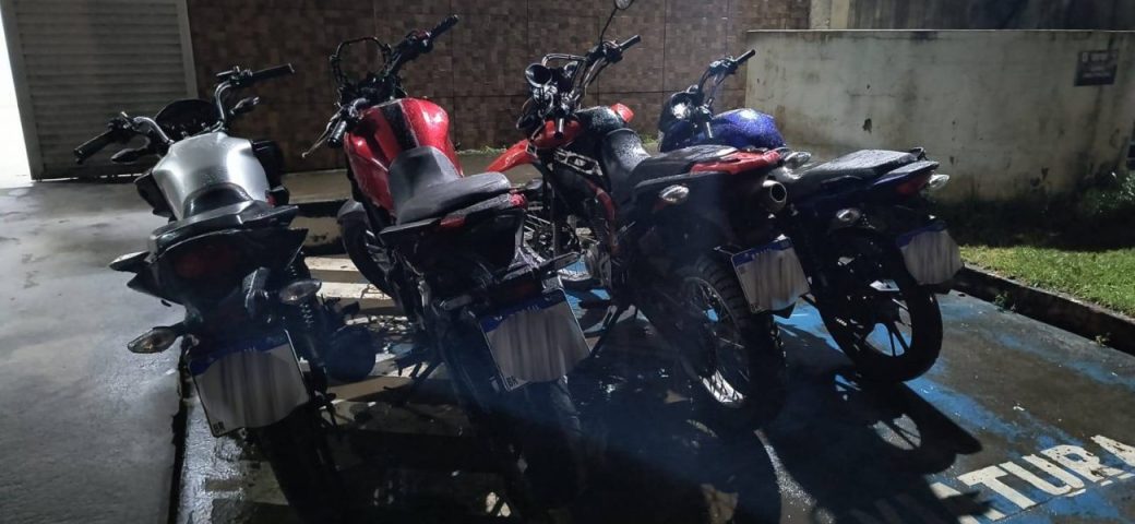 Quatro homens são presos com motos roubadas em desmanche em Salvador