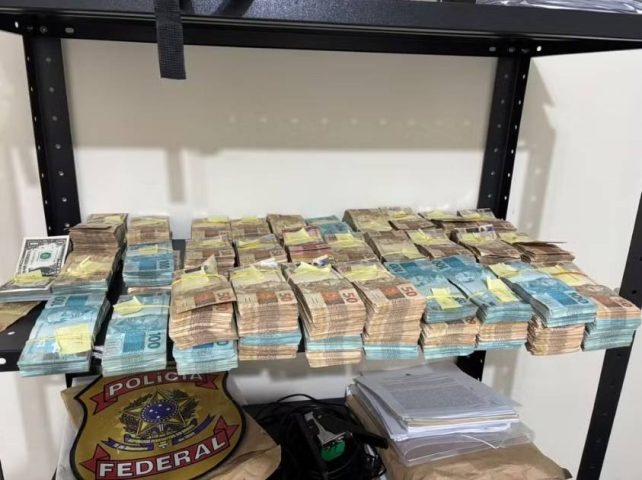 Dinheiro apreendido em operação da PF foi encontrado em casa de policial em Feira de Santana