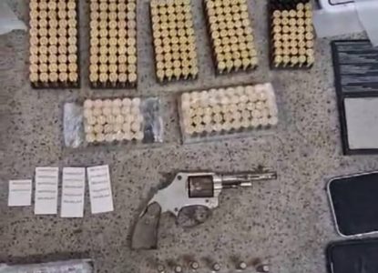 Polícia apreende quase 500 munições e mais de 20kg de drogas no bairro Tomba
