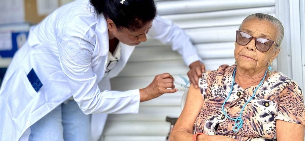 Feira de Santana se aproxima de 13 mil pessoas protegidas contra gripe em sete dias