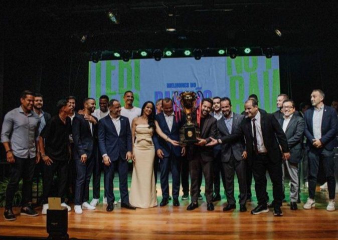 Com seis jogadores, técnico e craque, Bahia domina premiação ‘Melhores do Baianão’ em 2025