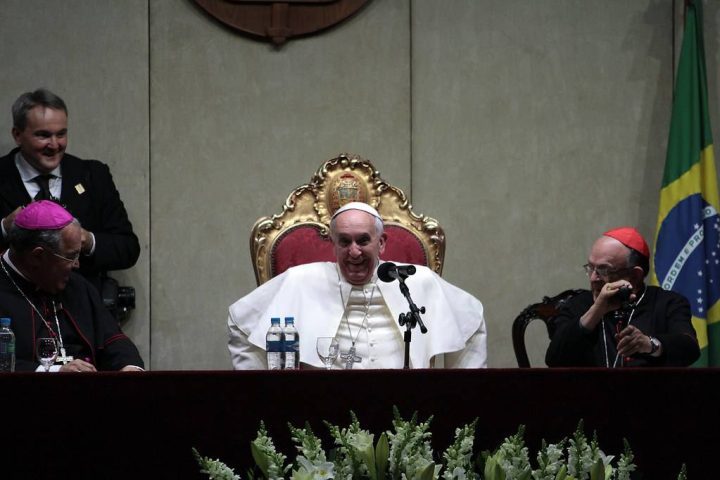 CNBB: ‘Papa Francisco nos inspirou com a força dos gestos simples’, diz nota de pesar