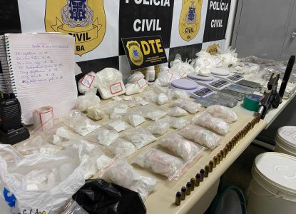 Polícia desarticula laboratório e centro de distribuição de drogas em Feira de Santana