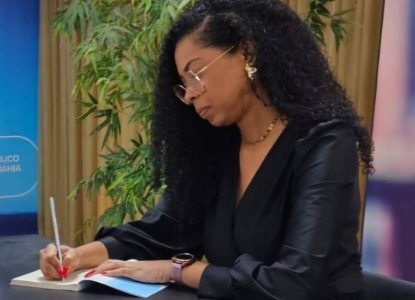Feminista negra Gislayne de Santana lança livro ‘(Des) Universalizando o Cuidar’ nesta quarta, 30