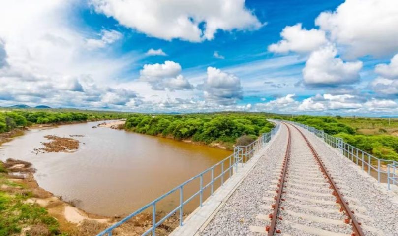 Obra da Ferrovia Oeste-Leste na Bahia, anunciada no PAC do governo federal, é suspensa