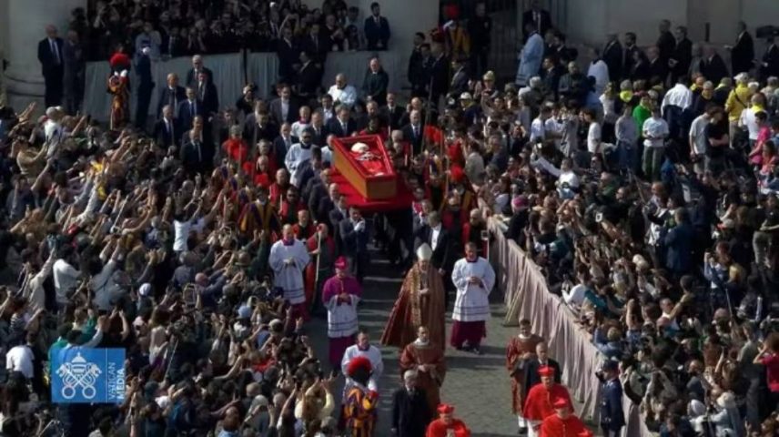 Corpo do Papa Francisco é velado na Basílica de São Pedro no Vaticano
