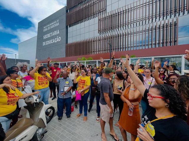 Em segunda paralisação, professores da rede municipal e Secretaria de Educação começam discutir pauta da categoria