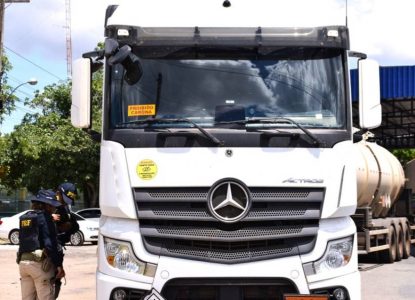 Caminhoneiro é detido por uso de documento falso em trecho de rodovia federal em Feira de Santana