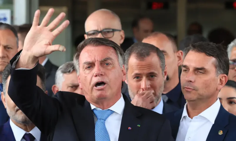 Alexandre de Moraes nega pedido para prender ex-presidente Jair Bolsonaro