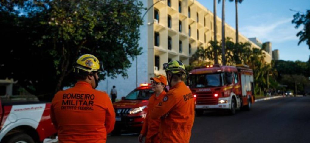 Incêndio atinge prédio do MEC e local precisa ser evacuado