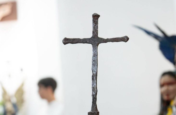 Cruz original da primeira missa realizada no Brasil chega à Bahia