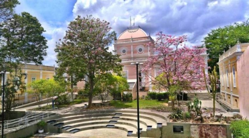 Associação de professores da UEFS manifestam solidariedade a paralisação de oficineiros do CUCA
