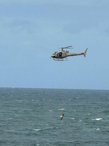 Dois banhistas à deriva são resgatados na praia da Barra, em Salvador
