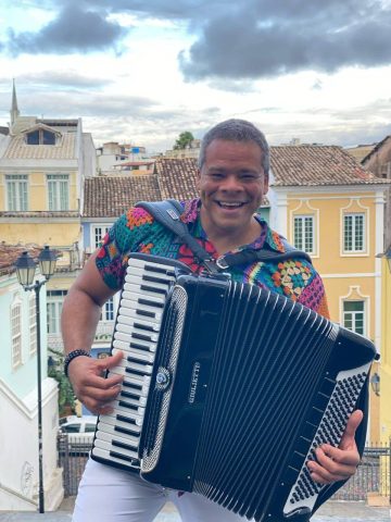 Sanfoneiro baiano Júlio César lança videoclipe da música ‘Eu tô que tô’