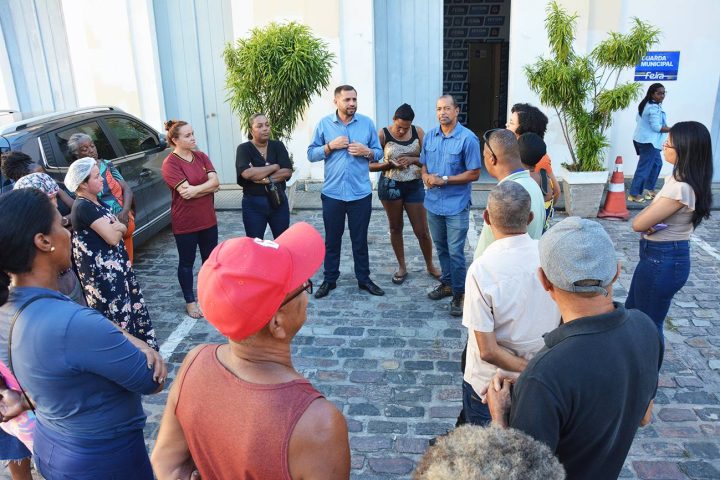 Nova reunião com feirantes da Rua Marechal Deodoro alinha diálogo para entrega de barracas