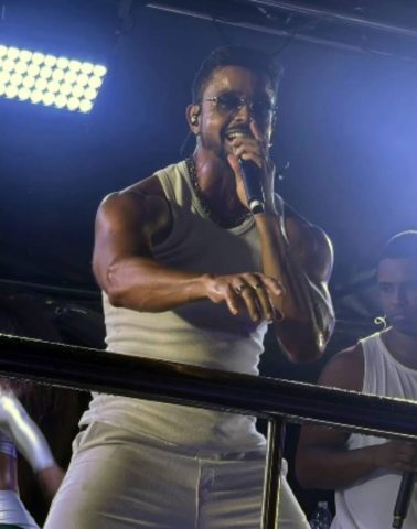 Lincoln Sena se apresenta pela primeira vez na Micareta de Feira como cantor do Parangolé