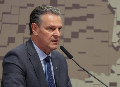 Ministro da Agricultura anuncia que foco de gripe aviária está contido