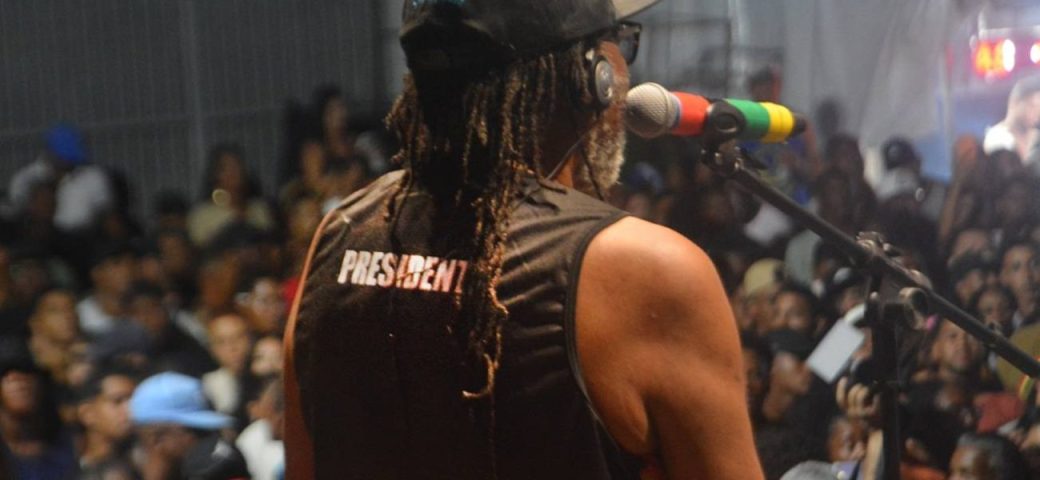 Edson Gomes leva mensagem de paz e resistência à Micareta de Feira 2025