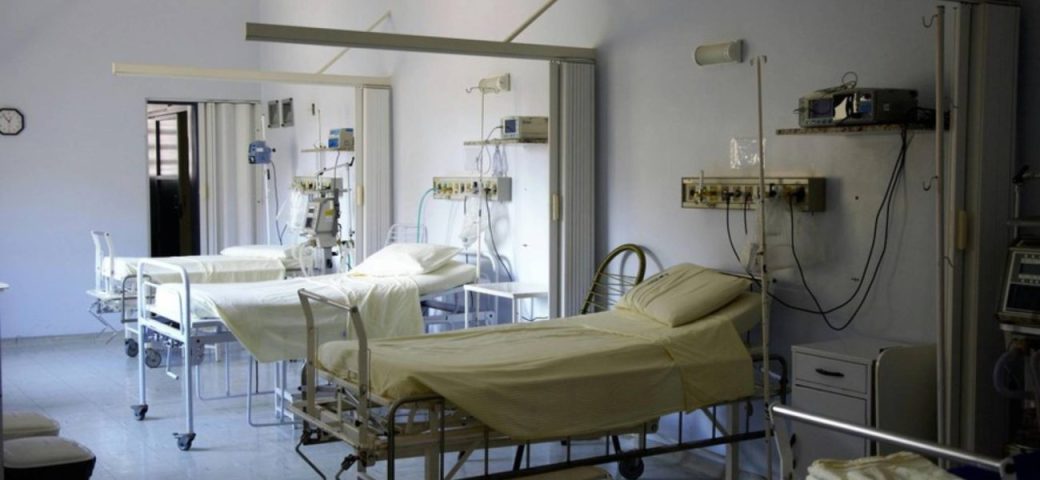 Superbactéria encontrada em hospitais é capaz de comer plástico, diz estudo