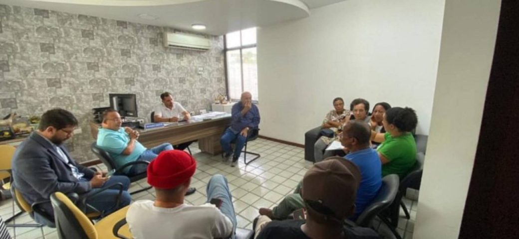 Reunião aproxima entendimento entre Prefeitura e feirantes da Rua Marechal Deodoro