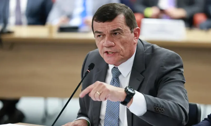 Ex-ministro da Defesa diz que alertou Jair Bolsonaro sobre gravidade de golpe